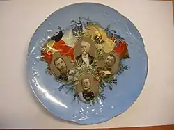 Collectable plate from World War I-era France, featuring portraits of Poincaré, George V, Nicholas II and Albert I.