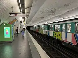 Line 6 platforms at Raspail
