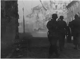 NARA copy #26 Destruction of a housing block Cannon on Zamenhofa Street shooting North at resistance in Gęsia 20 building