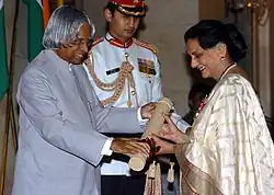 President Kalam presenting Padma Bhushan to Khurana in 2006