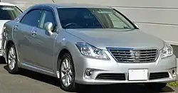 A Toyota Crown with warning lights in the front grill and a "Euro" antenna