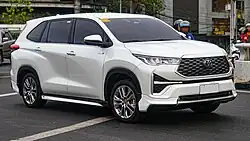 Innova Zenix 2.0 Q Hybrid with Modellista package (MAGH10)