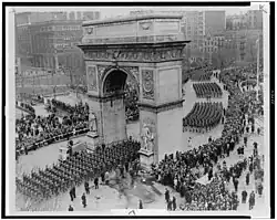 U.S. Army's 82nd Airborne Division parade passing the Arch, 1946