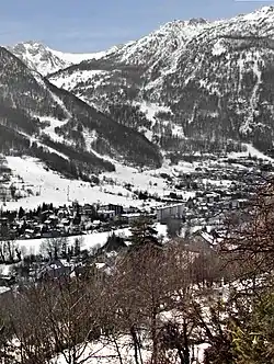 A view of La Salle-les-Alpes, with the slopes of the ski area of Serre Chevalier
