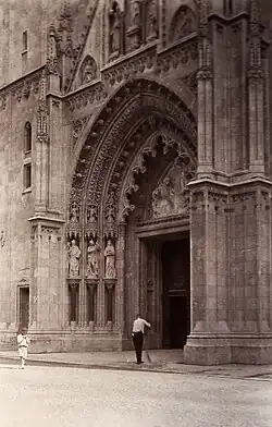 Portal in 1903